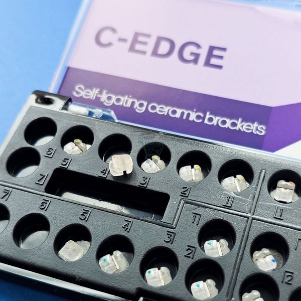 Брекети самолігуючі керамічні C-Edge з металевим пазом, DGM C-Edge11 фото
