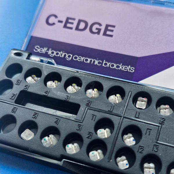 Брекети самолігуючі керамічні C-Edge з металевим пазом, DGM C-Edge11 фото